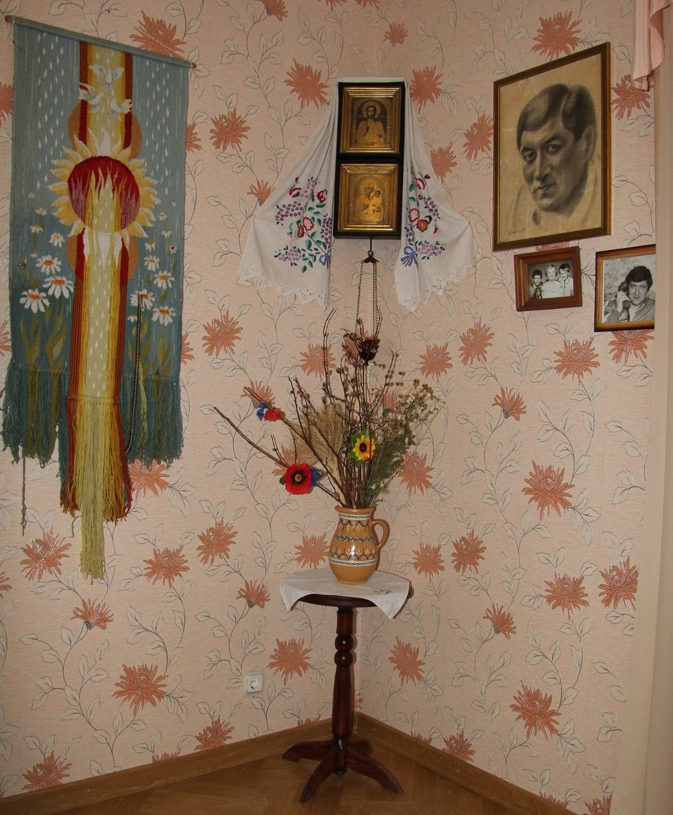 Media for Красный уголок