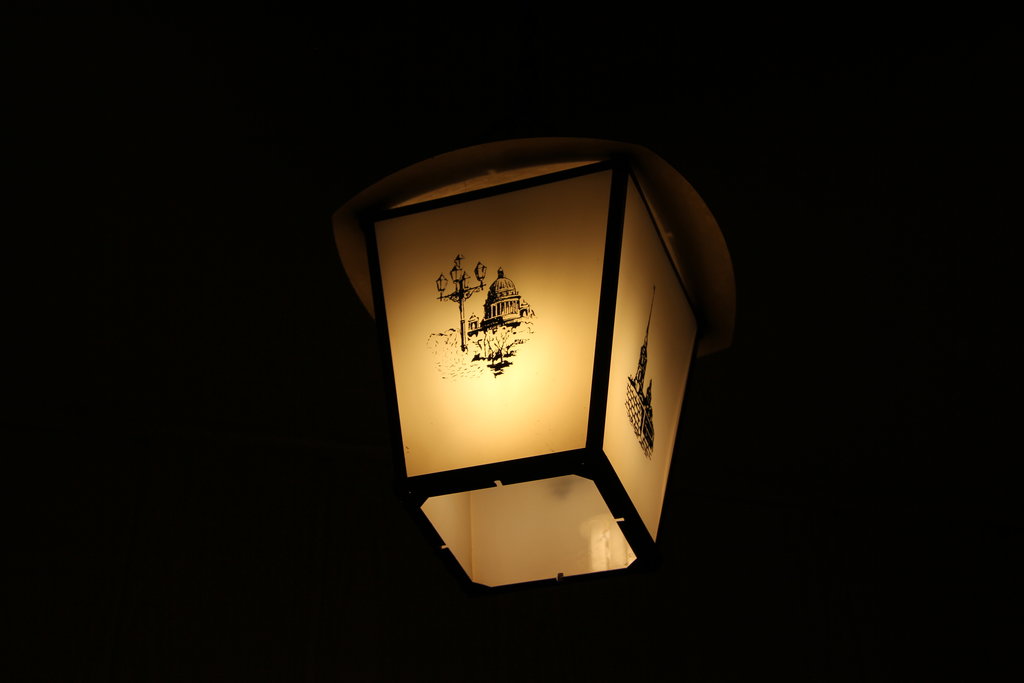 Media for Фонарь в доме