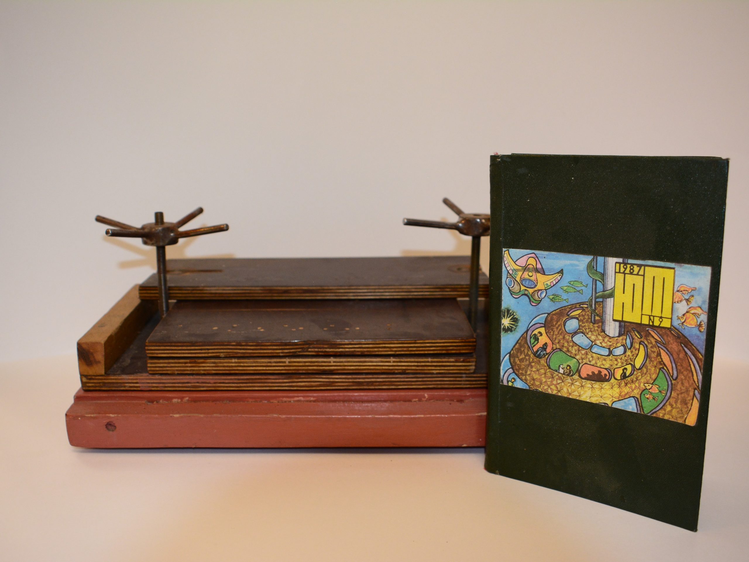 Media for Приспособление для создания книжной об