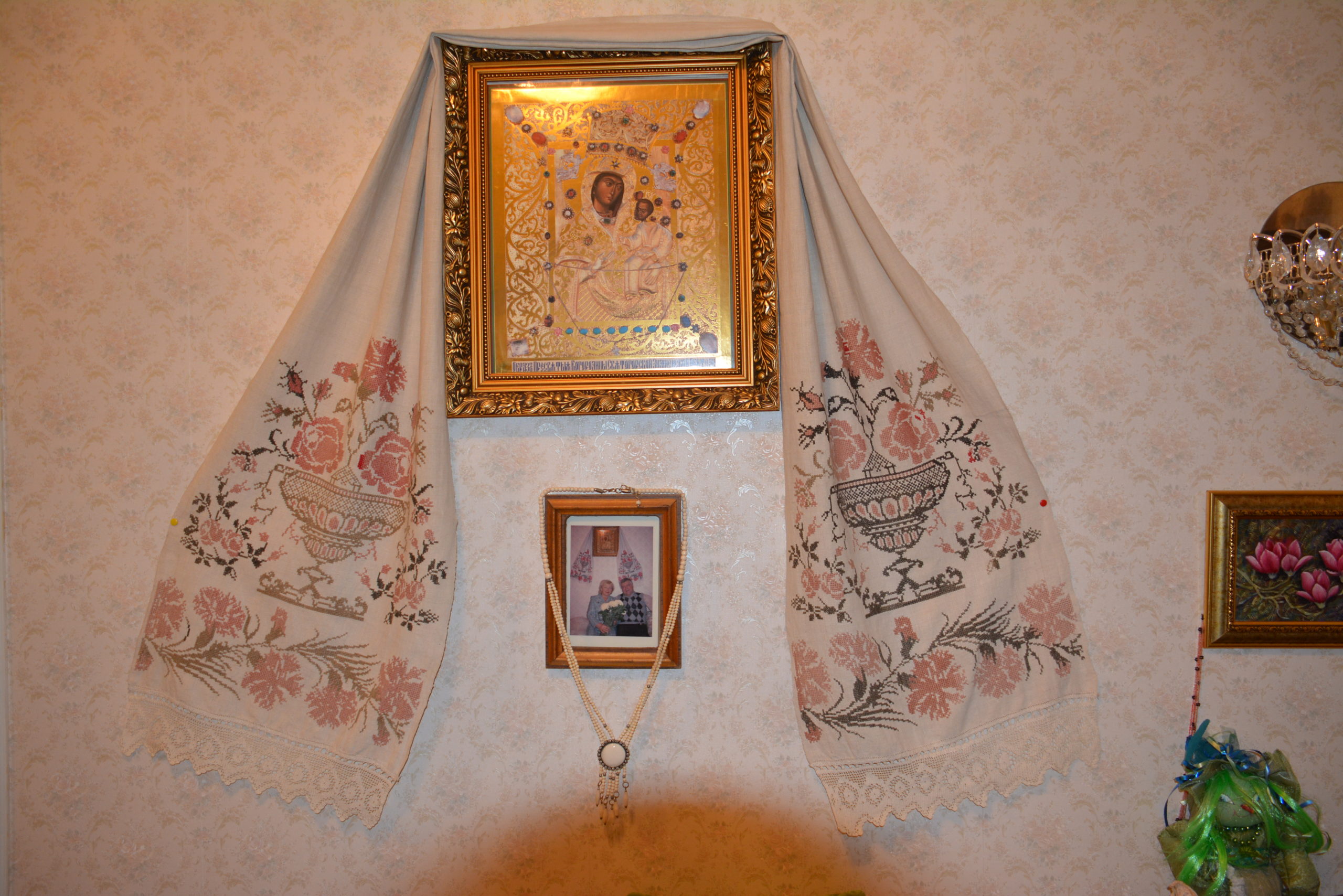 Media for Красный угол