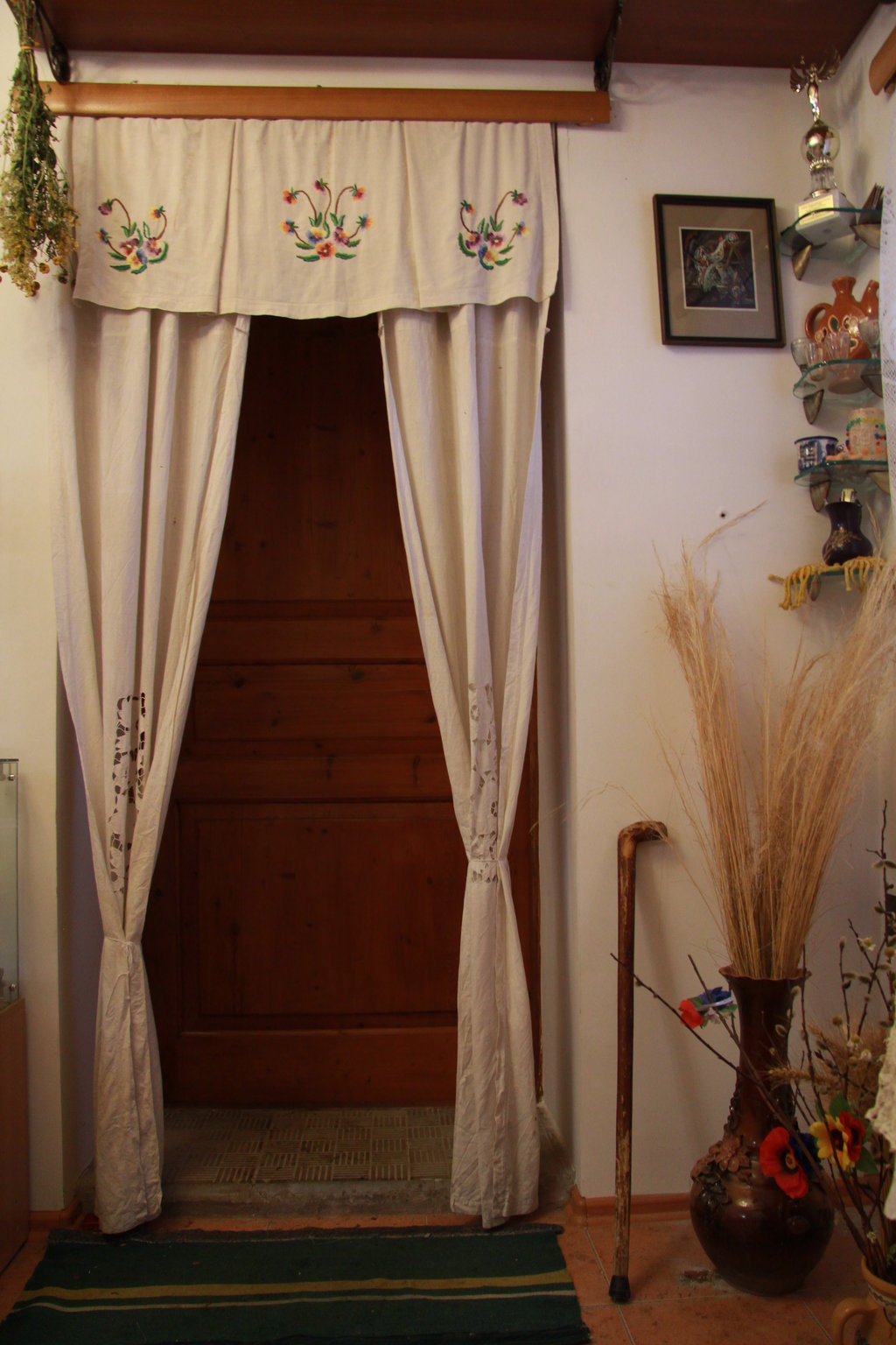 Media for Вход во 2-й зал музея