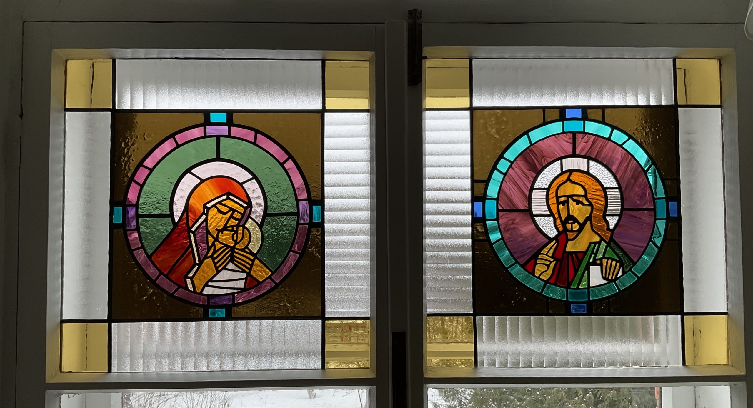 Media for Витражи с изображением Иисуса Христа и Богородицы