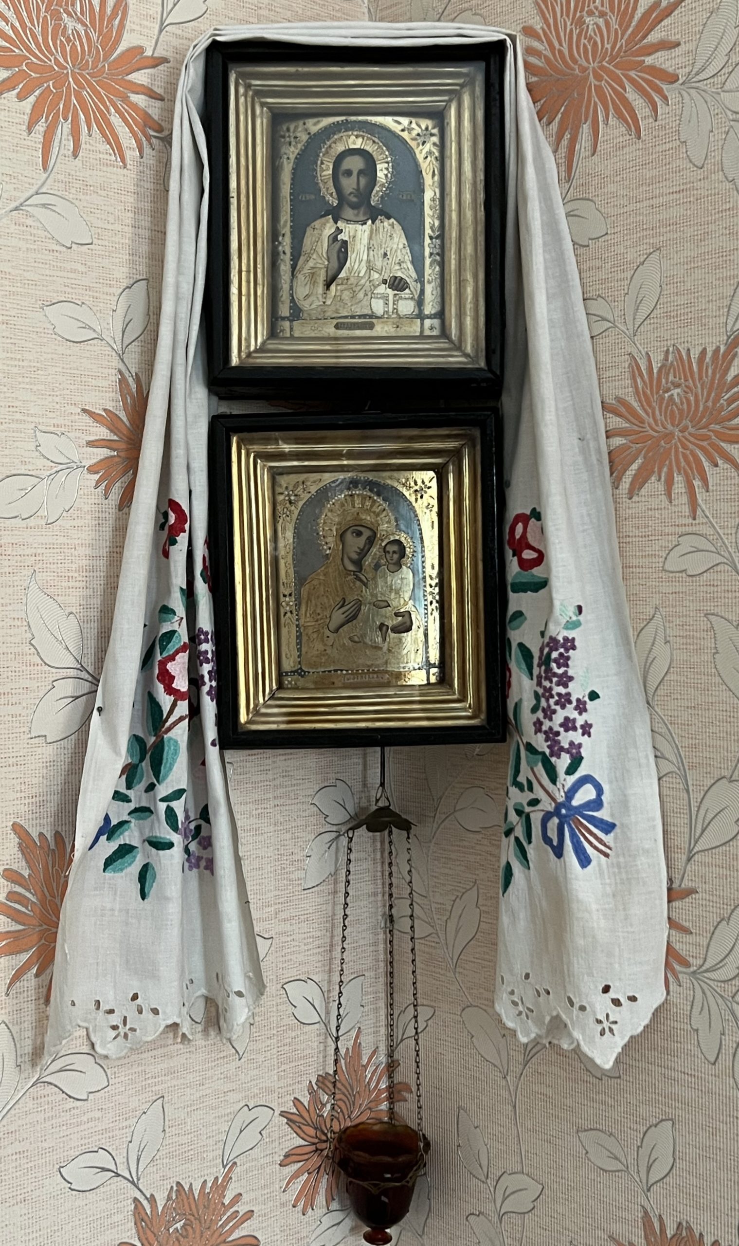 Media for Красный угол